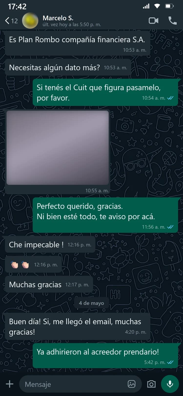 Marcelo necesitaba adherir el acreedor prendario de su auto. Firme gestiona el trámite y le avisa cuando está listo; él responde “che impecable, muchas gracias”.